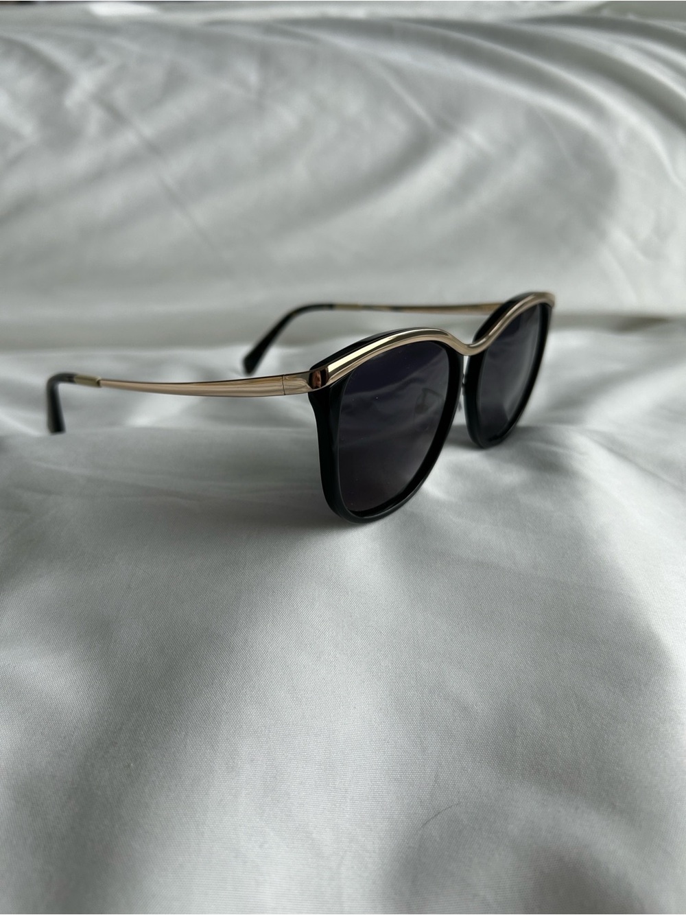 Tom’s Sandela 301 Sunglasses in Black with Gold Trim